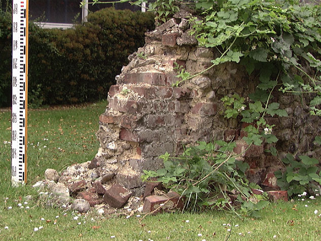 North End showing damage and disloged flints