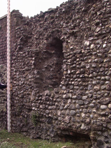 Detail of a splayed loop on the inner or east side of the wall