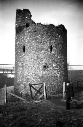 George Plunkett's photograph of February 1934 from the east