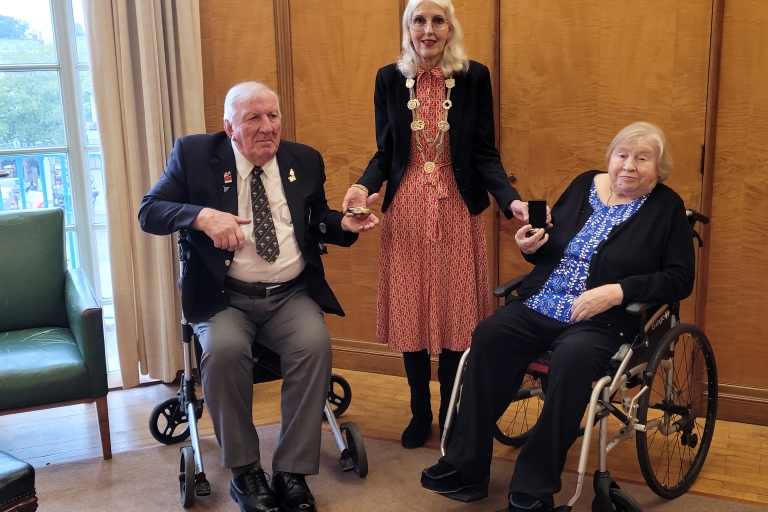 Veteran David Freeman and Pam Carman, the widow of veteran Robert Carman, with Lord Mayor Cllr Vivien Thomas 