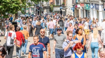 Shoppers on St Gentlemans Walk