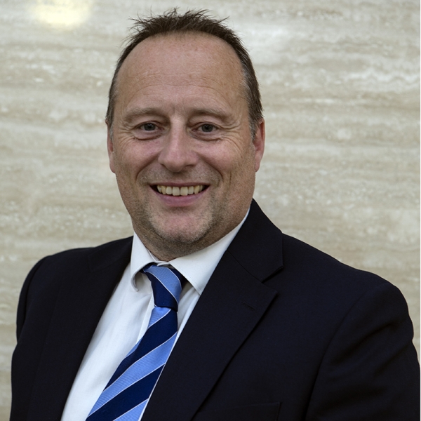 Robert Mayes new headshot