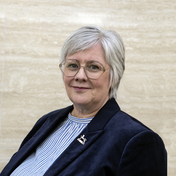 Lou Rawsthorne headshot 2025